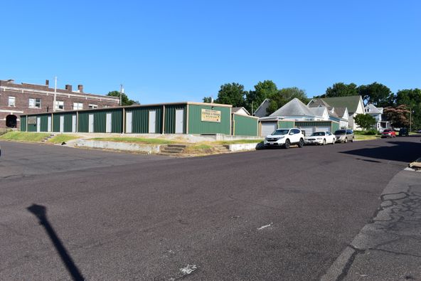 408 E Bond St, Monett, MO 65708